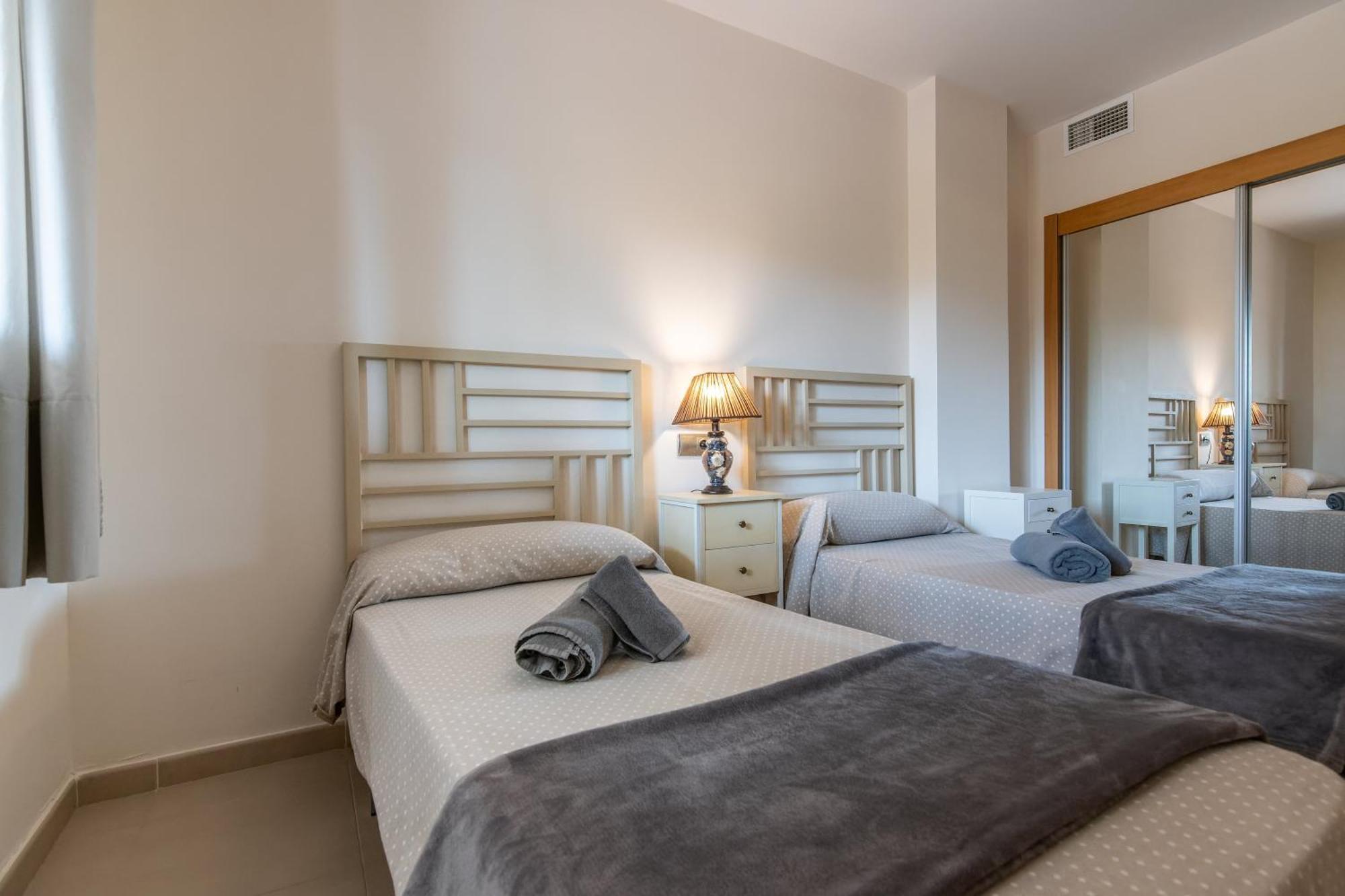 Apartamento Playa Marina By H Isla del Moral Habitación foto